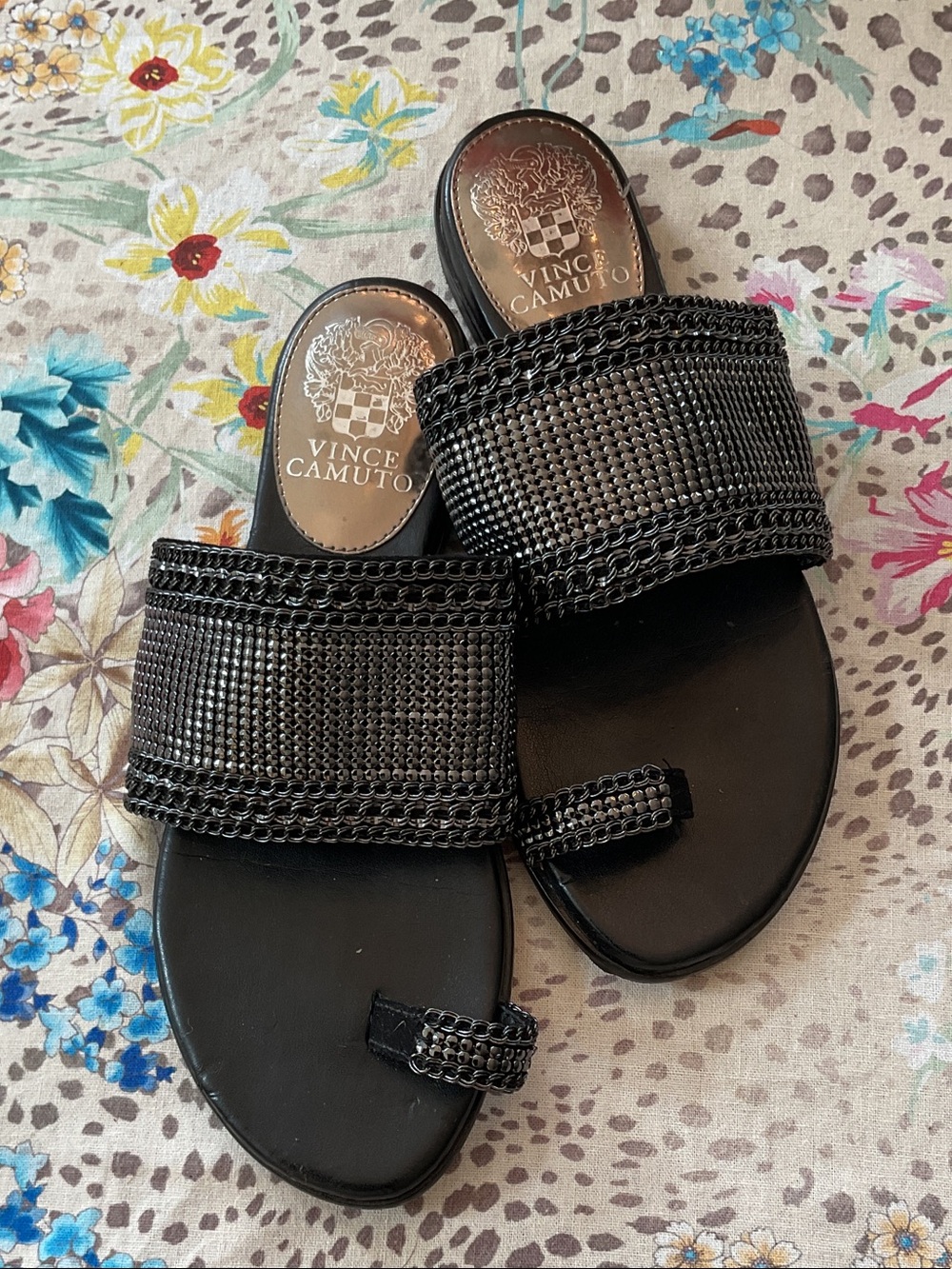 Vince Camuto Amalie Black Chain-Trim Slide Sandals with Toe Loop